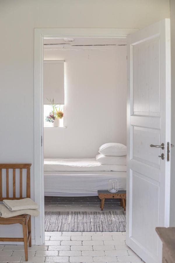 Red Bird Farm Bed and Breakfast Ystad Exterior foto