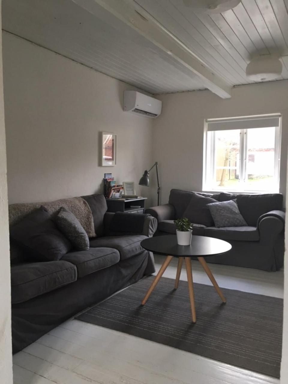 Red Bird Farm Bed and Breakfast Ystad Exterior foto
